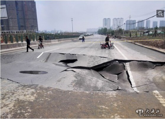 郑州快速路被大雨淋塌16米 该路段已被封闭通车