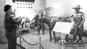 市民参观“水博物馆”。