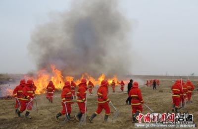 玉门市林业局举行森林火灾扑救演练