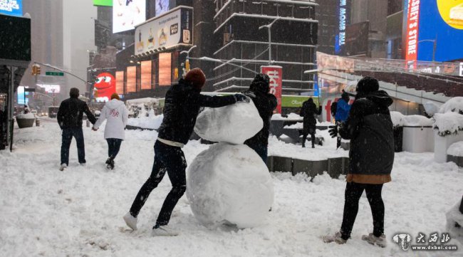 暴风雪袭纽约